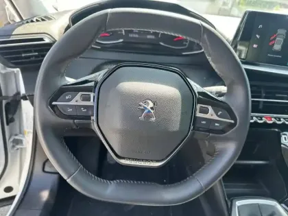 Photo 8 Peugeot 2008  PureTech 100 S&S BVM6