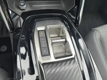 Photo 13 Peugeot 208  Electrique 50 kWh 136ch