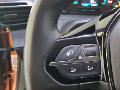 Photo 25 Peugeot 2008  Electrique 136 ch