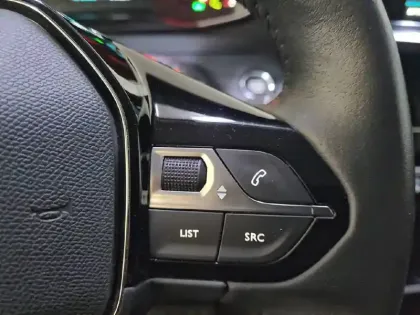 Photo 30 Peugeot 2008  Electrique 136 ch