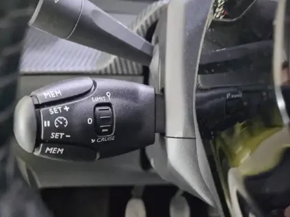 Photo 41 Peugeot 208  PureTech 100 S&S BVM6