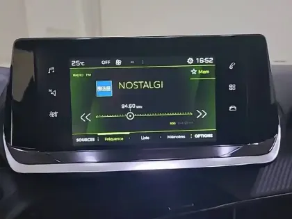 Photo 39 Peugeot 2008  PureTech 100 S&S BVM6