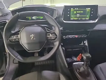 Photo 27 Peugeot 2008  PureTech 100 S&S BVM6