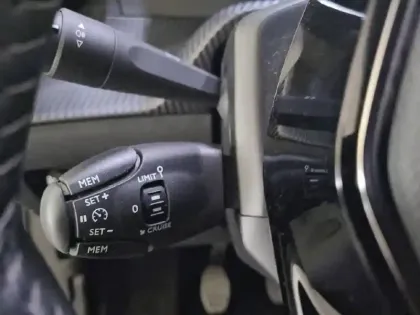 Photo 44 Peugeot 2008  PureTech 100 S&S BVM6