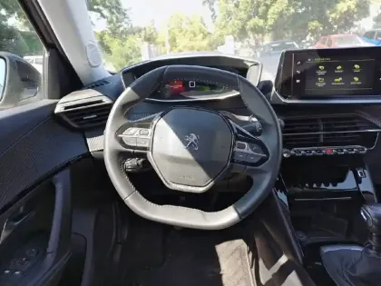 Photo 8 Peugeot 2008  PureTech 100 S&S BVM6