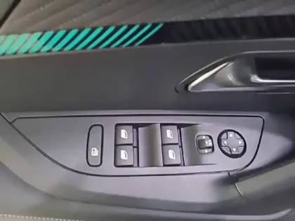 Photo 48 Peugeot 2008  PureTech 100 S&S BVM6