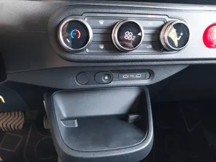 Photo 26 Renault Twingo  E-Tech Electrique 80 ch autonomie urbaine