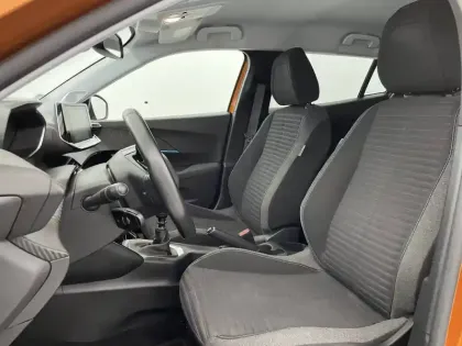 Photo 13 Peugeot 2008  PureTech 130 S&S BVM6