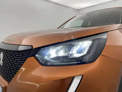Photo 32 Peugeot 2008  PureTech 130 S&S BVM6