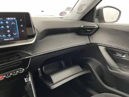 Photo 31 Peugeot 2008  PureTech 130 S&S BVM6