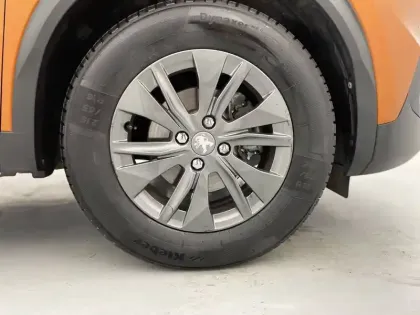 Photo 15 Peugeot 2008  PureTech 130 S&S BVM6
