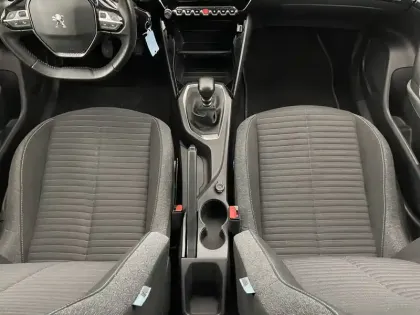Photo 26 Peugeot 2008  PureTech 130 S&S BVM6