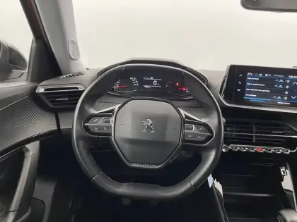 Photo 21 Peugeot 2008  PureTech 130 S&S BVM6