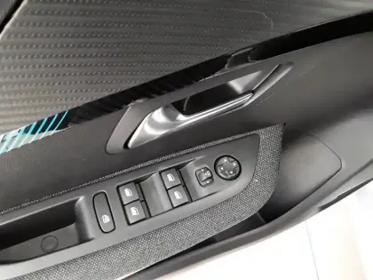 Photo 15 Peugeot 208  PureTech 75 S&S BVM5