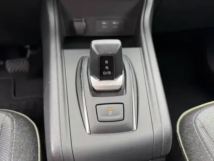 Photo 12 Renault Captur  E-Tech full hybrid 160 ch
