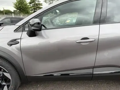 Photo 10 Renault Captur  E-Tech full hybrid 160 ch