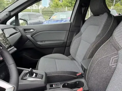 Photo 13 Renault Captur  E-Tech full hybrid 160 ch