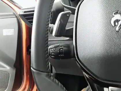 Photo 12 Peugeot 2008  PureTech 130 S&S EAT8