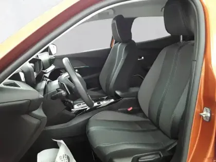 Photo 8 Peugeot 2008  PureTech 130 S&S EAT8