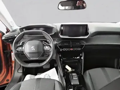 Photo 6 Peugeot 2008  PureTech 130 S&S EAT8