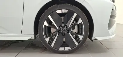 Photo 9 Peugeot 308  SW Plug-in Hybrid 195 ch e-DCS7