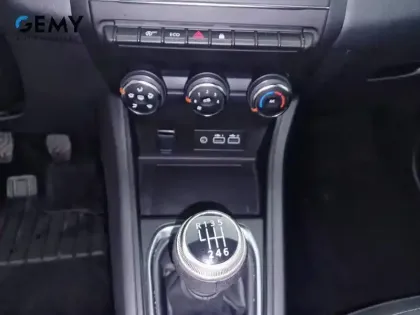Photo 13 Renault Captur  TCe 90