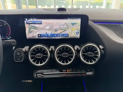 Photo 8 Mercedes GLA  200 d 8G-DCT