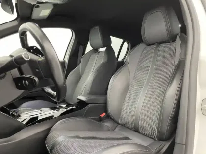 Photo 14 Peugeot 208  Electrique 50 kWh 136ch
