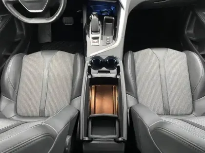 Photo 26 Peugeot 3008  Hybrid 225 e-EAT8