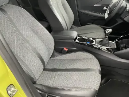Photo 27 Peugeot 208  PureTech 100 S&S BVM6