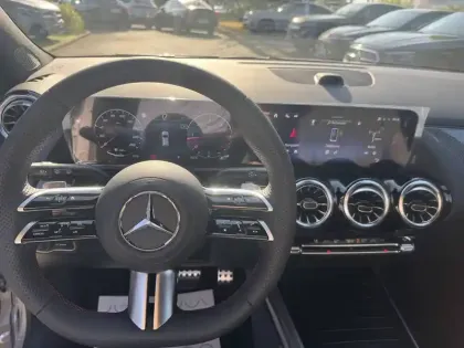 Photo 8 Mercedes GLA  200 d 8G-DCT