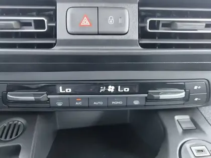 Photo 17 Citroën Berlingo  CA REPLIABLE XL DIESEL 130 CH AUT.