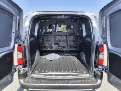 Photo 5 Citroën Berlingo  CA REPLIABLE XL DIESEL 130 CH AUT.