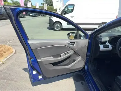 Photo 16 Renault Clio  E-Tech full hybrid 145