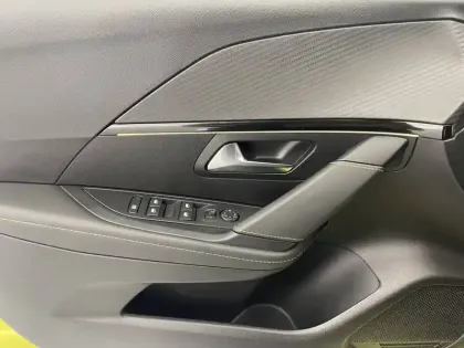 Photo 23 Peugeot 208  PureTech 100 S&S BVM6