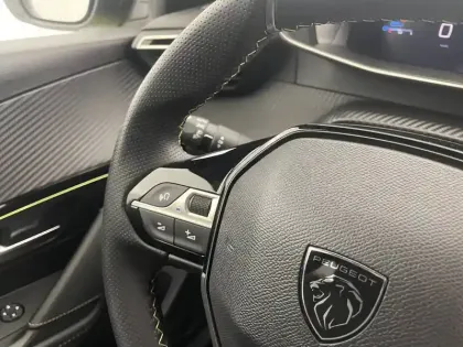 Photo 28 Peugeot 208  PureTech 100 S&S BVM6