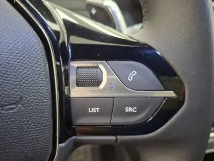 Photo 36 Peugeot 2008  Hybrid 136 e-DCS6