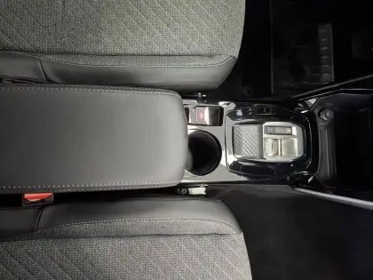 Photo 31 Peugeot 2008  Hybrid 136 e-DCS6