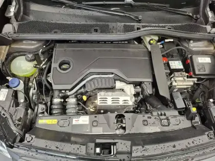 Photo 46 Peugeot 2008  Hybrid 136 e-DCS6