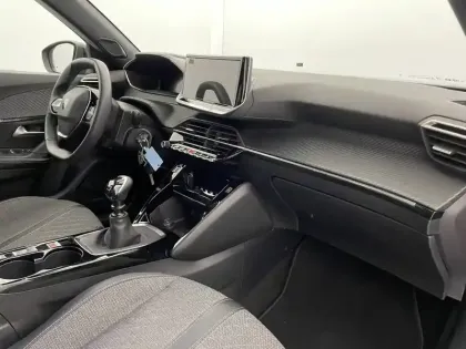Photo 23 Peugeot 2008  PureTech 100 S&S BVM6