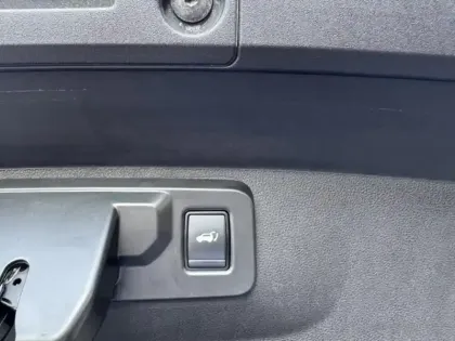 Photo 15 Renault Rafale 300 E-Tech Plug-in Hybrid 4x4 