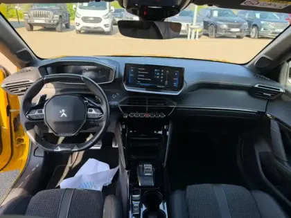 Photo 10 Peugeot 208 1.2 100 GT EAT8