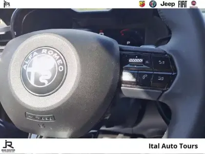 Photo 13 Alfa Romeo Junior  1.2 Ibrida 136ch DCT6