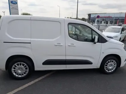 Photo 15 Opel Combo  Cargo L1H1 Standard 1.5 130ch S&S Pack Clim