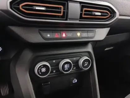 Photo 7 Dacia Sandero  1.0 TCe 110ch Stepway Expression +