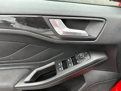 Photo 11 Ford Focus  SW 1.0 EcoBoost 125ch ST-Line
