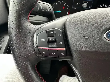 Photo 14 Ford Focus  SW 1.0 EcoBoost 125ch ST-Line