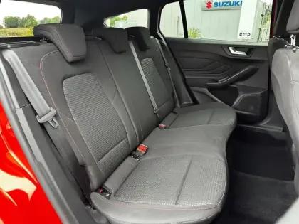 Photo 7 Ford Focus  SW 1.0 EcoBoost 125ch ST-Line