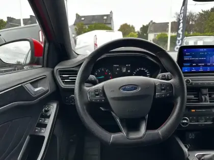 Photo 10 Ford Focus  SW 1.0 EcoBoost 125ch ST-Line