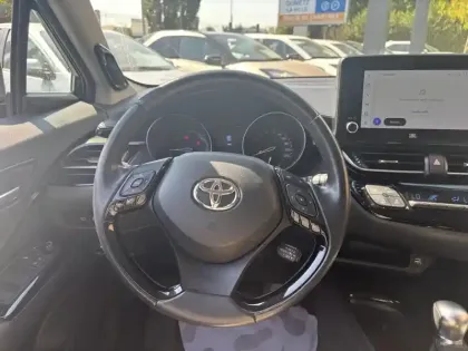 Photo 11 Toyota C-HR  2.0 Hybride 184ch Collection E-CVT
